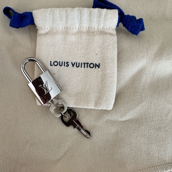 NWOT Louis Vuitton Keepall Bandoulière 55 Duffel Bag with COA - Picture 7 of 11